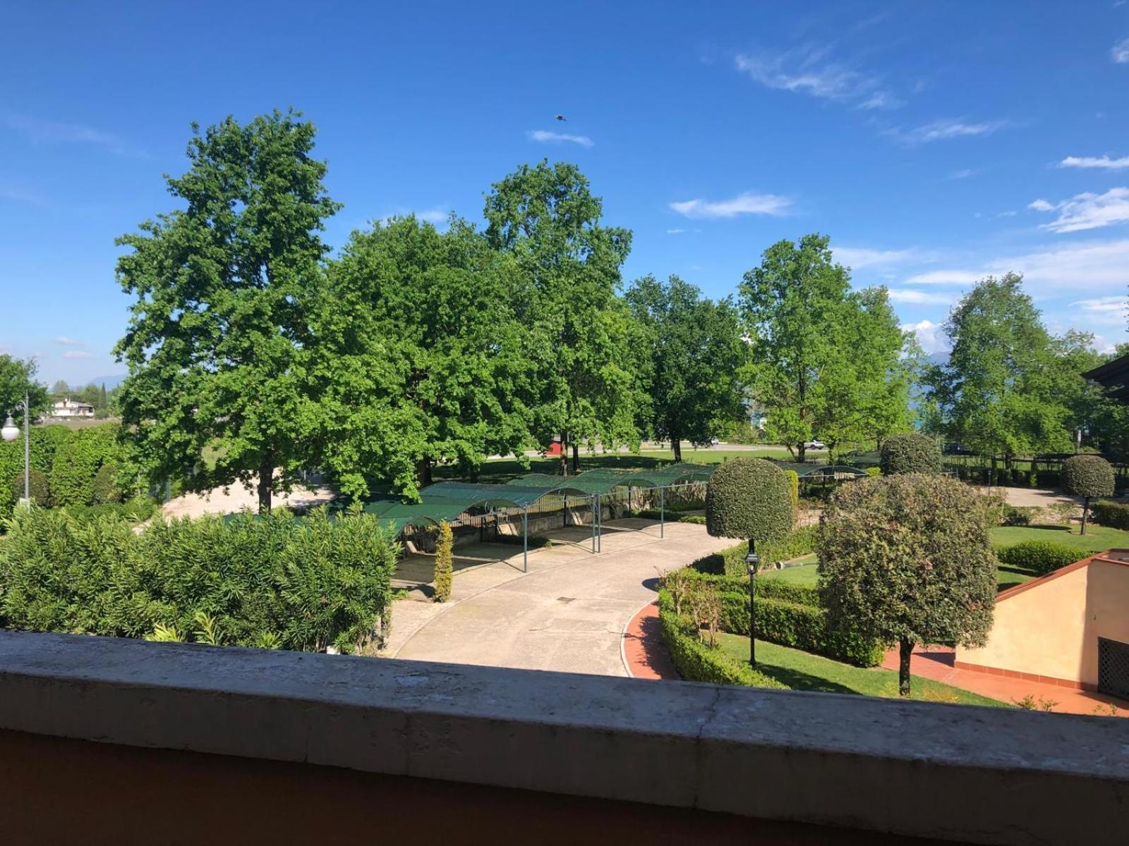 Lugana Resort & Sporting Club ペスキエーラ・デル・ガルダ エクステリア 写真