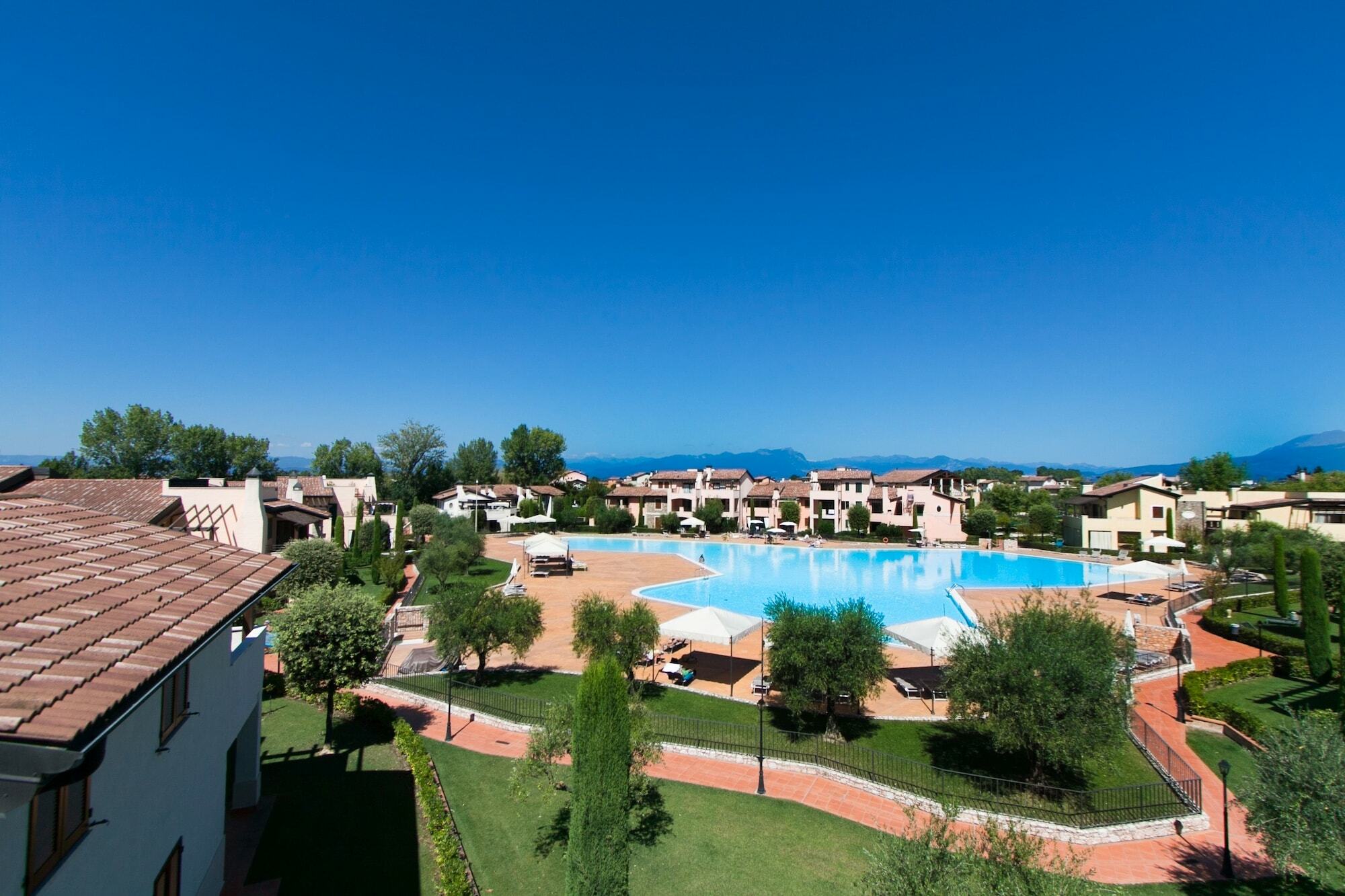 Lugana Resort & Sporting Club ペスキエーラ・デル・ガルダ エクステリア 写真